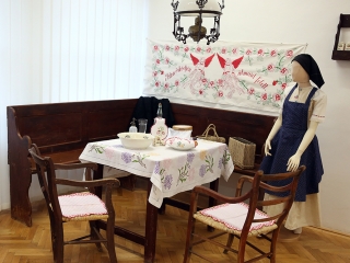 Falvédő kiállítás - fotó: Sándor Judit