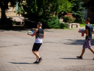 Vízipisztolyosok csatája - fotó: Ónodi Zoltán