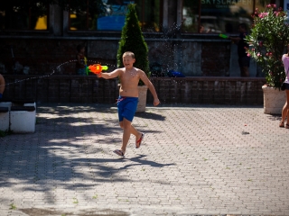 Vízipisztolyosok csatája - fotó: Ónodi Zoltán