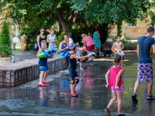 Vízipisztolyosok csatája - fotó: Ónodi Zoltán
