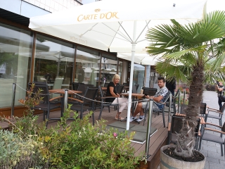 Megnyitott a felújított Főtér Kávézó - fotó: Sándor Judit