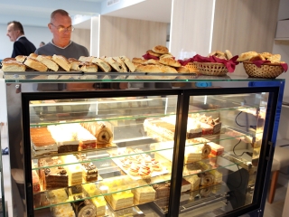 Megnyitott a felújított Főtér Kávézó - fotó: Sándor Judit