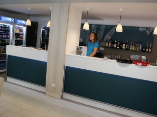 Megnyitott a felújított Főtér Kávézó - fotó: Sándor Judit