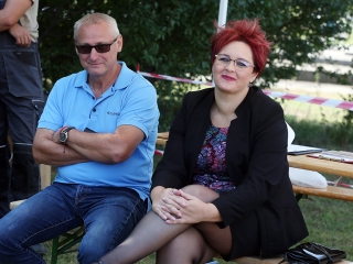 Sírásó verseny a temetőben - fotó: Sándor Judit