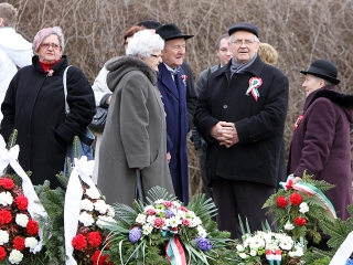 Megemlékezés Dunaújvárosban - fotó: Sándor Judit