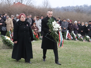 Megemlékezés Dunaújvárosban - fotó: Sándor Judit