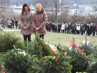 Megemlékezés Dunaújvárosban - fotó: Sándor Judit