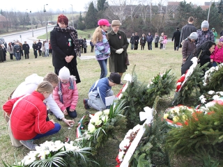 Megemlékezés Dunaújvárosban - fotó: Sándor Judit