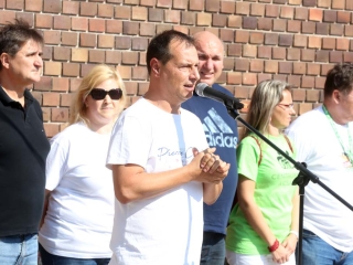 Centrumban a család - fotó: Sándor Judit