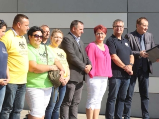 Centrumban a család - fotó: Sándor Judit