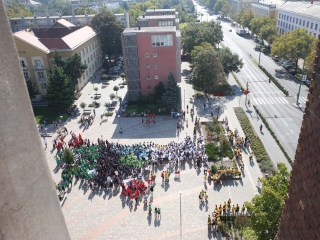 Centrumban a család - fotó: Sándor Judit