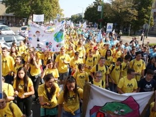 Centrumban a család - fotó: Sándor Judit