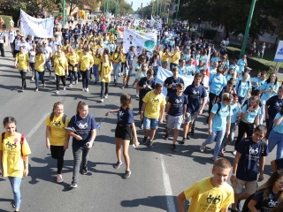 Centrumban a család - fotó: Sándor Judit
