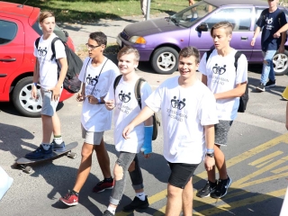 Centrumban a család - fotó: Sándor Judit