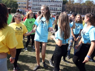 Centrumban a család - fotó: Sándor Judit