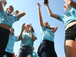 Centrumban a család - fotó: Sándor Judit