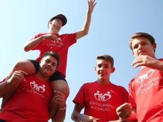 Centrumban a család - fotó: Sándor Judit