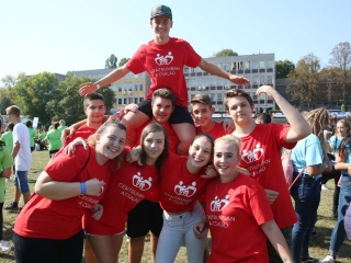 Centrumban a család - fotó: Sándor Judit