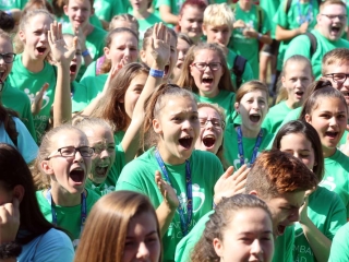 Centrumban a család - fotó: Sándor Judit