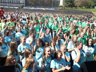 Centrumban a család - fotó: Sándor Judit