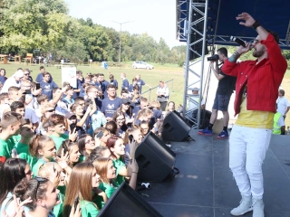 Centrumban a család - fotó: Sándor Judit