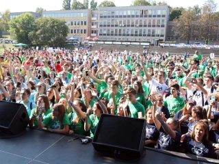 Centrumban a család - fotó: Sándor Judit