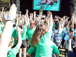 Centrumban a család - fotó: Sándor Judit