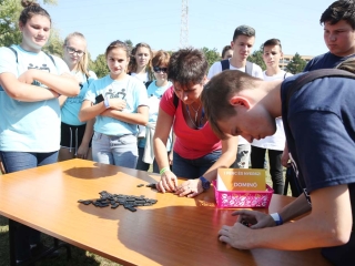 Centrumban a család - fotó: Sándor Judit