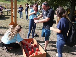Centrumban a család - fotó: Sándor Judit