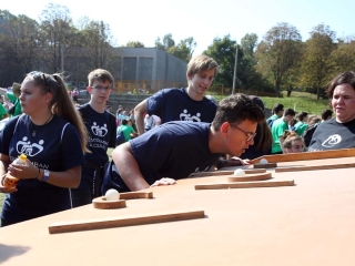 Centrumban a család - fotó: Sándor Judit