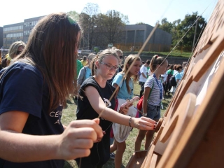 Centrumban a család - fotó: Sándor Judit