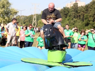 Centrumban a család - fotó: Sándor Judit