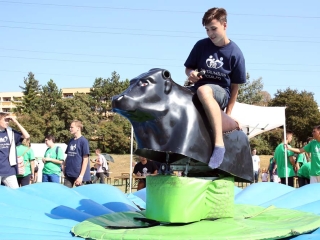 Centrumban a család - fotó: Sándor Judit