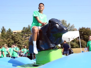 Centrumban a család - fotó: Sándor Judit