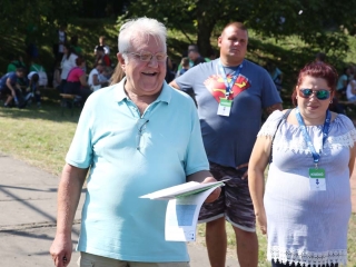 Centrumban a család - fotó: Sándor Judit