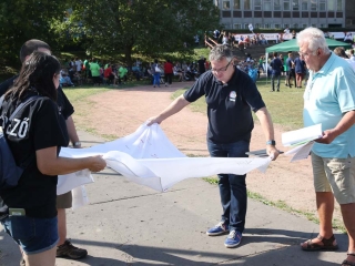 Centrumban a család - fotó: Sándor Judit