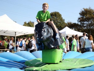 Centrumban a család - fotó: Sándor Judit