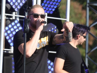 Centrumban a család - fotó: Sándor Judit