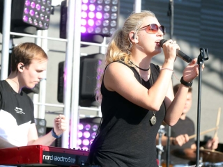 Centrumban a család - fotó: Sándor Judit