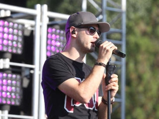 Centrumban a család - fotó: Sándor Judit