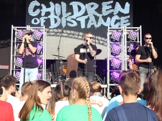 Centrumban a család - fotó: Sándor Judit