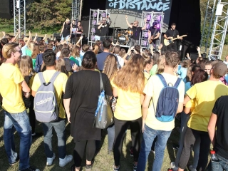 Centrumban a család - fotó: Sándor Judit