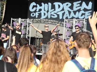 Centrumban a család - fotó: Sándor Judit