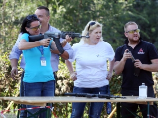 Centrumban a család - fotó: Sándor Judit