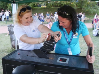 Centrumban a család - fotó: Sándor Judit