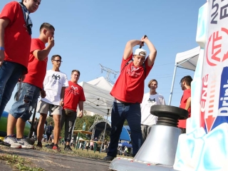 Centrumban a család - fotó: Sándor Judit