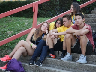 Centrumban a család - fotó: Sándor Judit