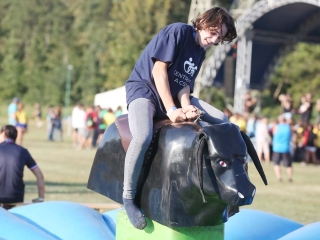 Centrumban a család - fotó: Sándor Judit