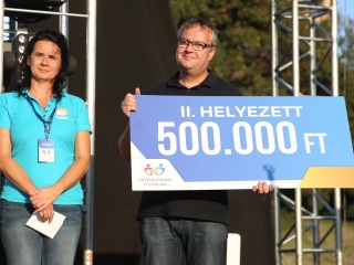 Centrumban a család - fotó: Sándor Judit