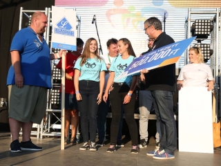 Centrumban a család - fotó: Sándor Judit